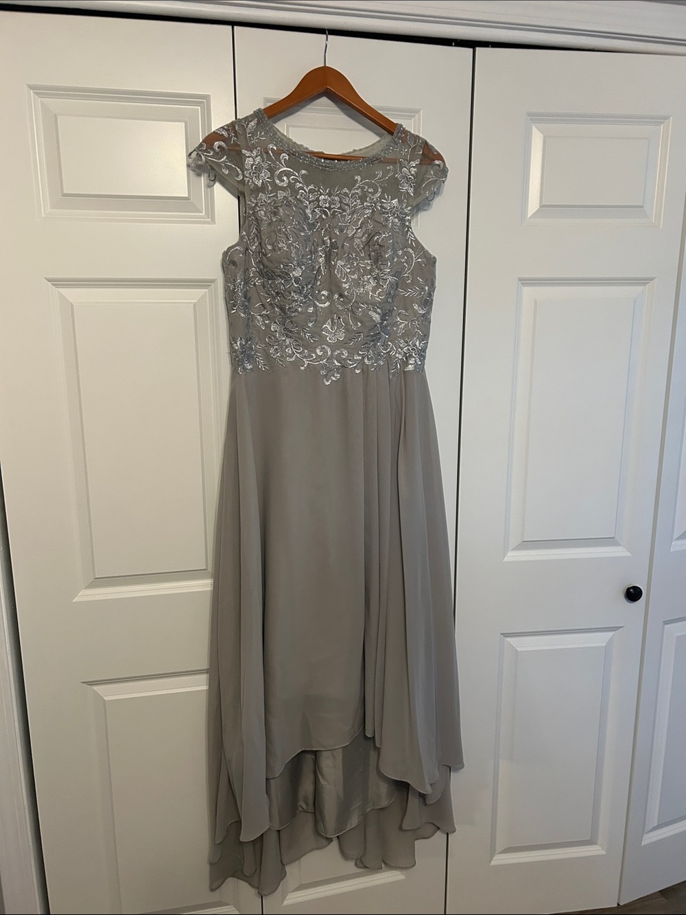Embroidered Chiffon A-Line Evening Dress in Light Gray
